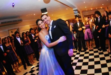 Rafaela Delgado é presenteada pelos Pais com linda Festa de 15 anos