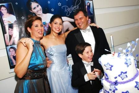 Rafaela Delgado é presenteada pelos Pais com linda Festa de 15 anos