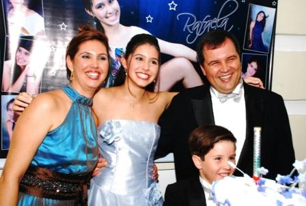 Rafaela Delgado é presenteada pelos Pais com linda Festa de 15 anos