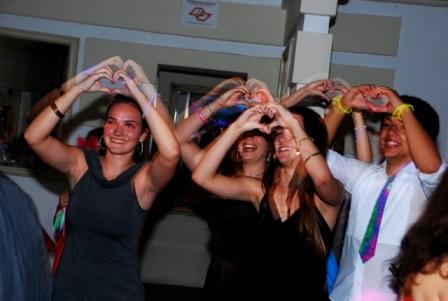 Rafaela Delgado é presenteada pelos Pais com linda Festa de 15 anos