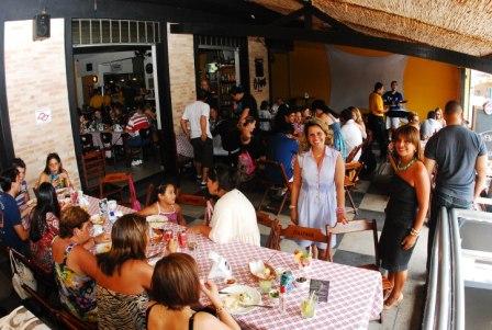 Colunista Social faz Festa de Aniversário em O Funil