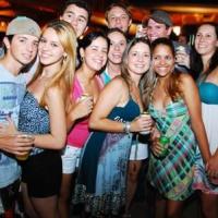 Stefano Amed coloca a galera para sambar nos 3 anos do Bar da Vila