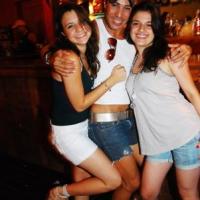 Stefano Amed coloca a galera para sambar nos 3 anos do Bar da Vila