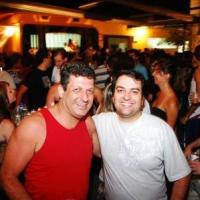 Stefano Amed coloca a galera para sambar nos 3 anos do Bar da Vila