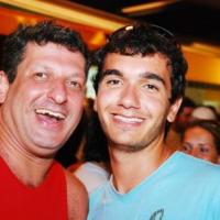 Stefano Amed coloca a galera para sambar nos 3 anos do Bar da Vila