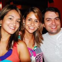 Stefano Amed coloca a galera para sambar nos 3 anos do Bar da Vila