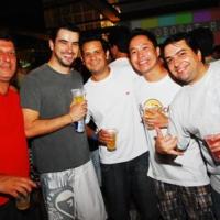 Stefano Amed coloca a galera para sambar nos 3 anos do Bar da Vila