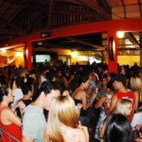 Stefano Amed coloca a galera para sambar nos 3 anos do Bar da Vila