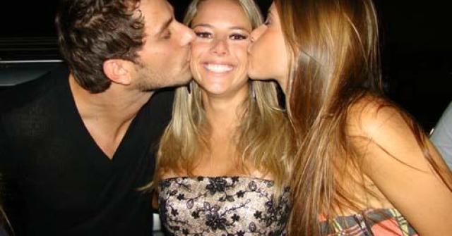 Fernanda Cardoso, vice-campeã do Big Brother Brasil 10. Ela não para! É lançamento de revista aqui, presença em evento ali... haja assessor de imprensa pra cuidar dessa moça