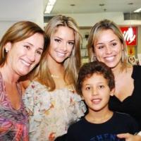 Mais fotos da Fernanda Cardoso do BBB10 em noite de autógrafos