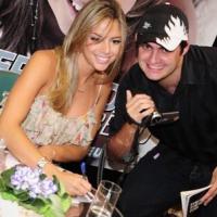 Mais fotos da Fernanda Cardoso do BBB10 em noite de autógrafos