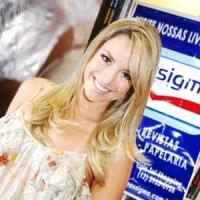 Mais fotos da Fernanda Cardoso do BBB10 em noite de autógrafos