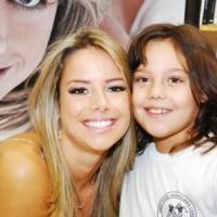 Mais fotos da Fernanda Cardoso do BBB10 em noite de autógrafos