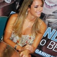 Mais fotos da Fernanda Cardoso do BBB10 em noite de autógrafos