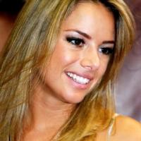 Mais fotos da Fernanda Cardoso do BBB10 em noite de autógrafos