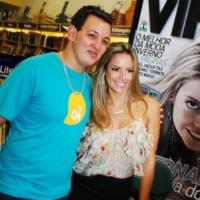 Mais fotos da Fernanda Cardoso do BBB10 em noite de autógrafos