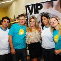 Mais fotos da Fernanda Cardoso do BBB10 em noite de autógrafos