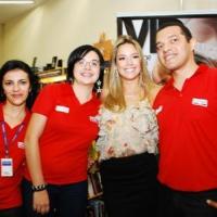 Mais fotos da Fernanda Cardoso do BBB10 em noite de autógrafos
