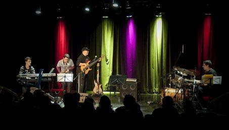 Galeria de fotos show do contrabaixista Celso Pixinga em São José