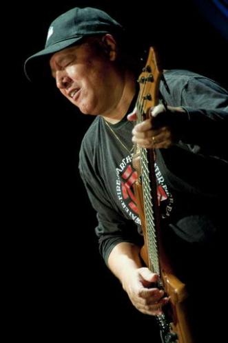 Galeria de fotos show do contrabaixista Celso Pixinga em São José