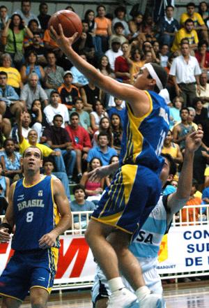 Armador é a principal aposta do basquete de São José