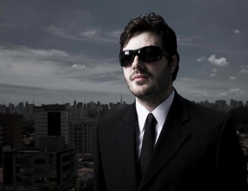 Na internet, Danilo Gentili tem blog e Twitter