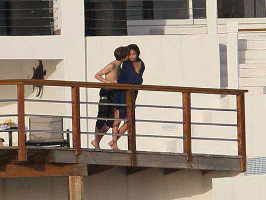 Saiba qual é o motivo do caos; por que as fãs do astro teen Justin Bieber ameaçam Selena Gomez de morte