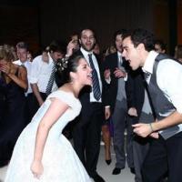 Thaís Fersoza e Joaquim Lopes se divertem na festa do casamento