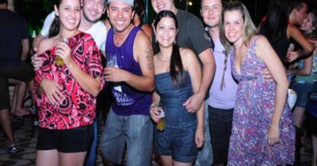 Com muitos internautas de OsPaparazzi, Forrobodó contagia forrozeiros no Anexo da Nena com participação das bandas Kanaviá e Forró de Cozinha