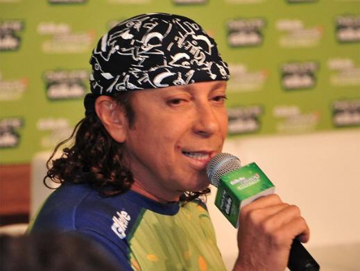 Líder do Chiclete com Banana fatura antes do Carnaval começar