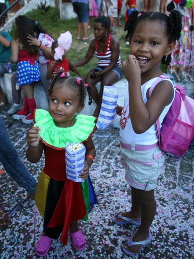 crianças felizes
