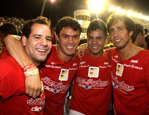 Kleber e Valdivia com amigos