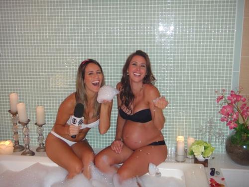 Grávida, Fernanda Pontes divulga foto de biquíni em entrevista com Dani Monteiro
