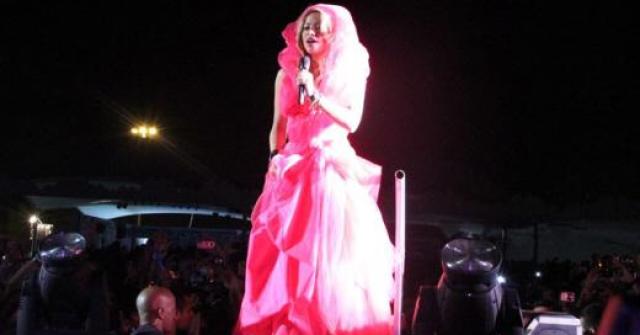 Shakira rockeira brilha em Porto Alegre