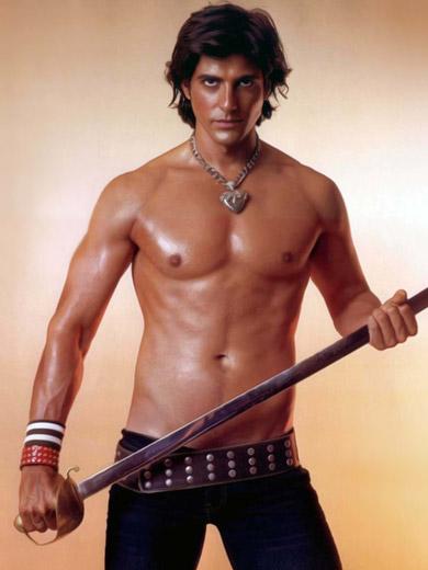 Reynaldo Gianecchini sem camisa