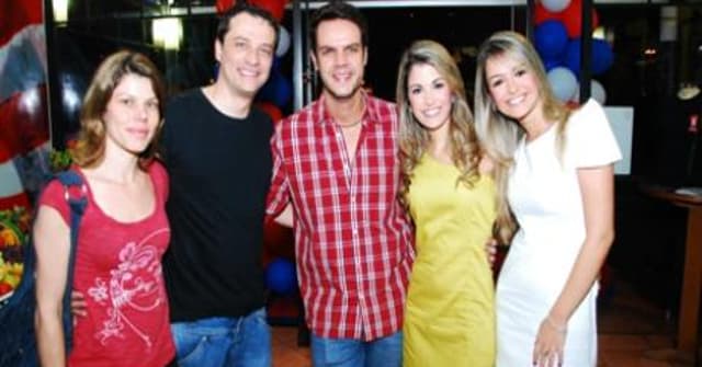 Comemoração de um ano do restaurante do repórter do Big Brother Brasil, em São José dos Campos