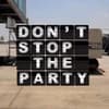 Imagem do clipe do Black Eyed Peas, 'Dont stop the party'