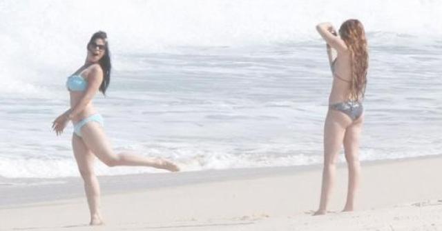 Miley Cyrus biquíni praia rio de janeiro
