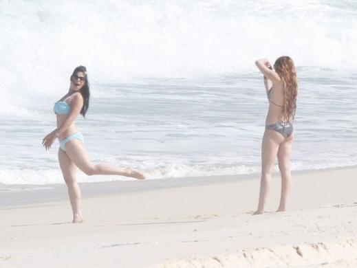Miley Cyrus biquíni praia rio de janeiro