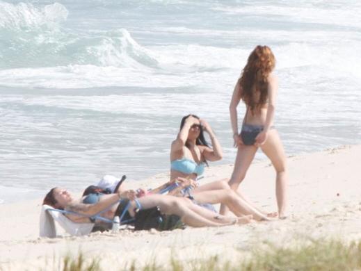 Miley Cyrus curte praia no Rio de Janeiro
