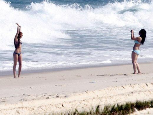 Miley Cyrus curte praia no Rio de Janeiro