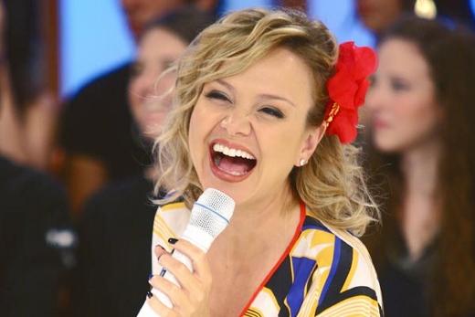 Apresentadora do SBT está grávida de sete meses e terá licença-maternidade de apenas oito semanas