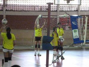 sasha jogando vôlei xuxa