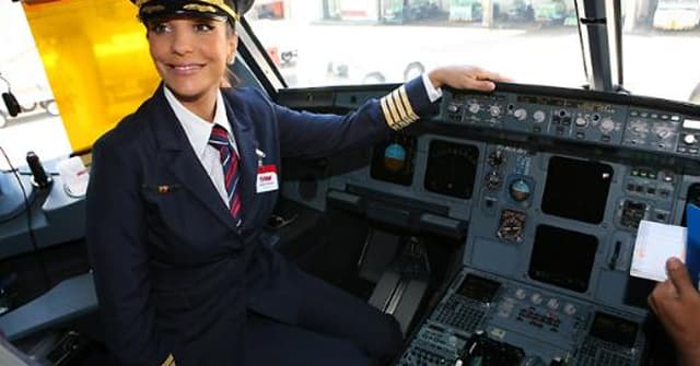 Cantora baiana é a garota-propaganda da Companhia Aérea TAM, que comemora 35 anos nesta terça-feira