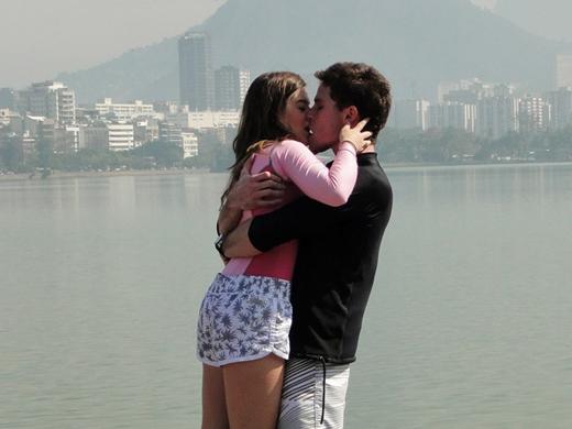 Rafa e Cecília se beijam e vivem felizes para sempre