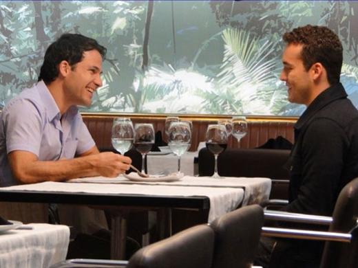 O casal Eduardo (Rodrigo Andrade) e Hugo (Marcos Damigo) terão 'união estável' na Justiça