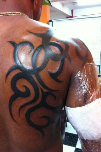 Tatuagem do Leo Santana
