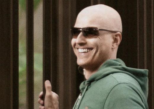 Revista 'Veja' mostra reportagem especial sobre a recuperação de Reynaldo Gianecchini nesta semana; veja foto