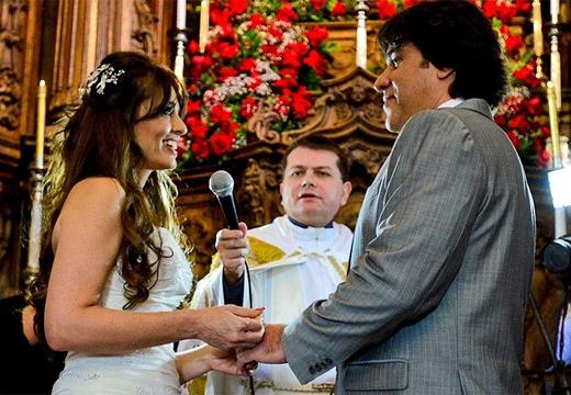 Carla Vilhena, jornalista que surgiu na TV Globo, se casou no Rio de Janeiro; Patrícia Poeta foi madrinha do casório. Em 2020 saiu da Globo e foi para CNN Brasil