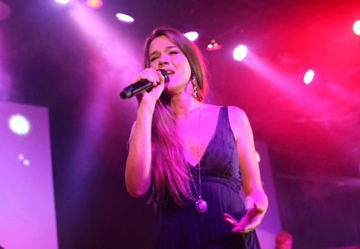 Acompanhe a biografia da cantora Joss Stone, principais músicas e fotos